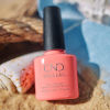 Potje roze CND Shellac aan het strand