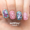 Hand met gestempelde nagels, MoYou Suki