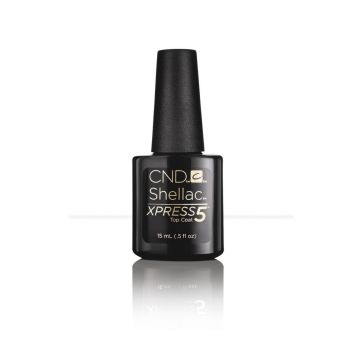 Nagelstylist brengt CND Shellac XPRESS5 Top Coat 7,3 ml aan als hoogglans finish verkrijgbaar bij belgium oro nails nagelgroothandel in Antwerpen, België