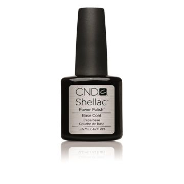 Voor en na resultaat met CND Shellac Wear Extender Base Coat 12.5ml die ribbels gladstrijkt bij klant in nagelsalon in Gent, België